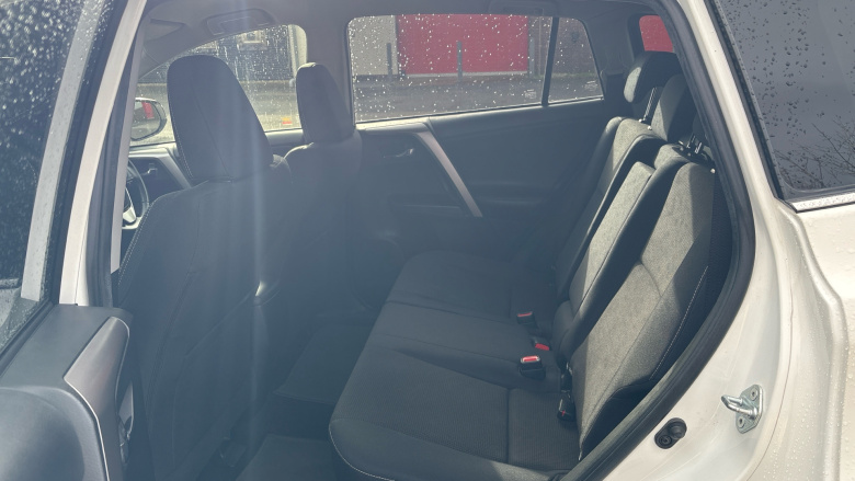 Toyota RAV4 2.0 D-4D Business Edition 5dr 2WD Diesel Estate